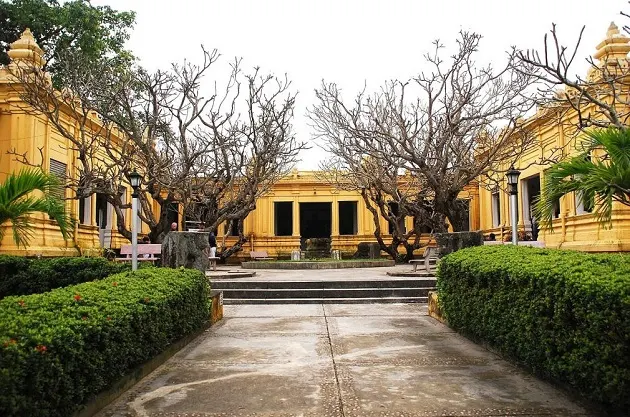 bao-tang-dieu-khac-cham-toa-do-song-ao-sieu-xinh-tai-da-nang